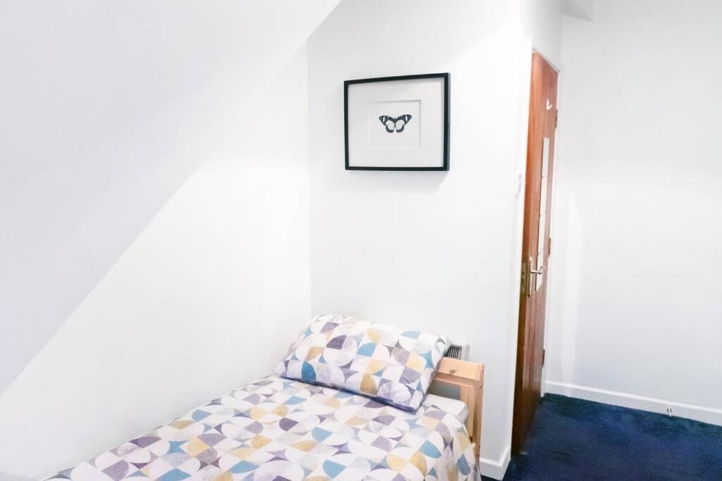 Apartment Up To 9 Close To Centre, Big Tv And Wifi カーディフ エクステリア 写真